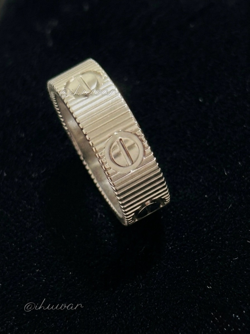 18K White Gold Plated LOVE Ring Ribbed Screw Motif Band Size 9 - Picture 2 of 7